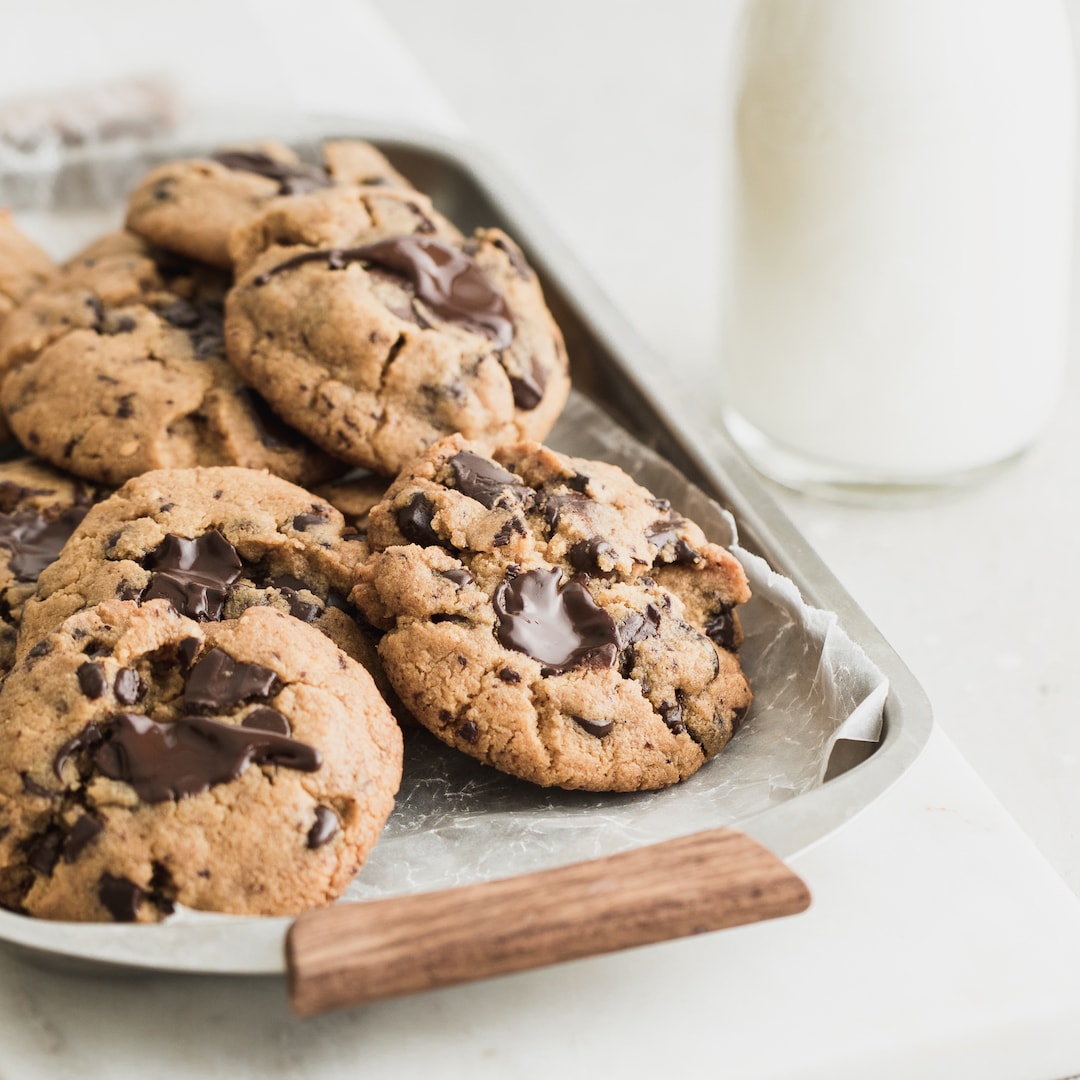 COOKIES WITH CHOCOLATE CHUNKS