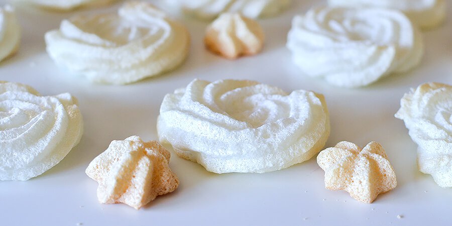 CRUNCHY KETO MERINGUES