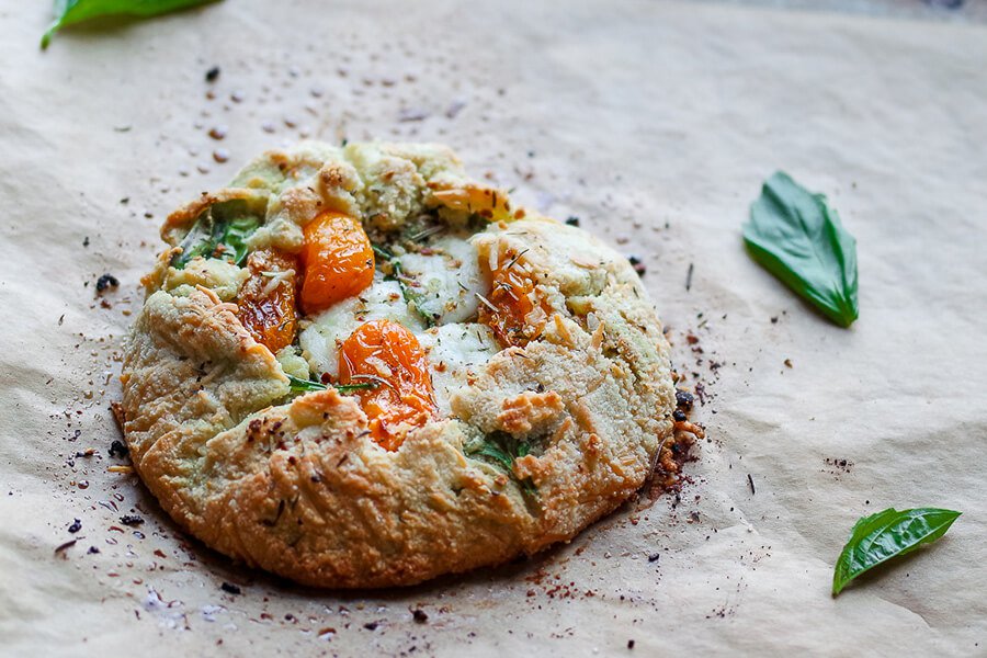 GALETTE WITH TOMATO, BASIL AND MOZZARELLA