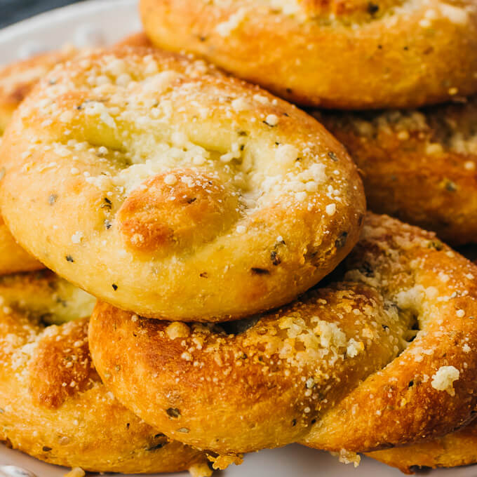 GARLIC BUNS IN THE OVEN