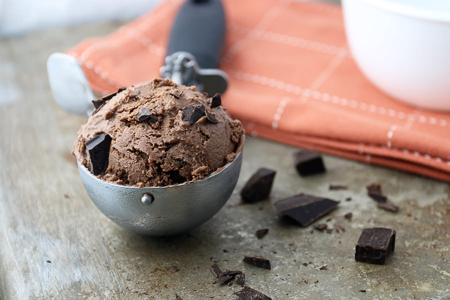 ICE CREAM WITH CHOCOLATE CHUNKS AND AVOCADO