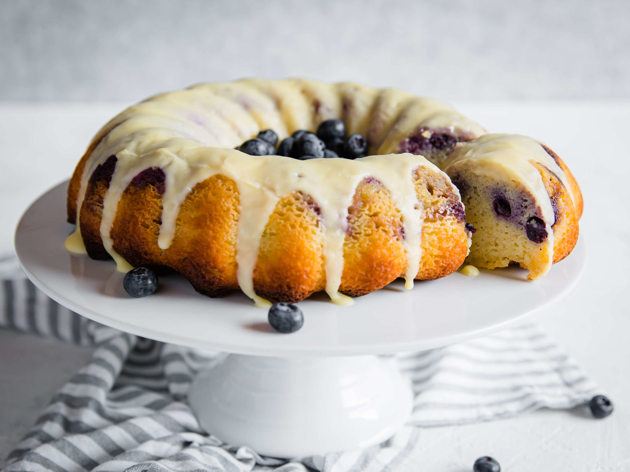 LEMON CUPCAKE WITH BLUEBERRIES