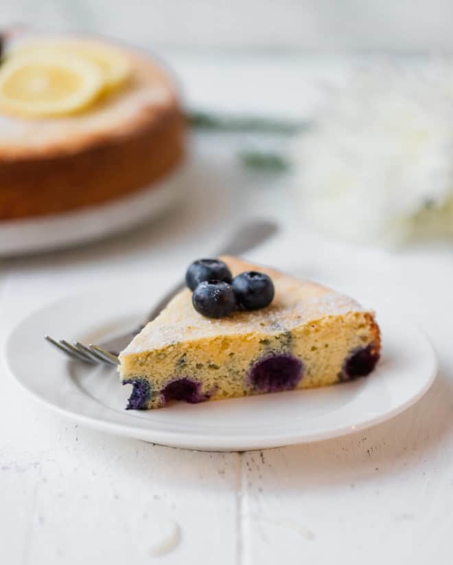 LEMON KETO CAKE WITH BLUEBERRIES