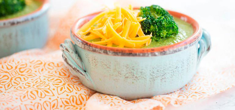 BROCCOLI CREAM SOUP WITH CHEESE